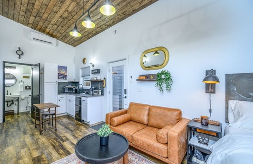 McMinnville Cottage | Book the Urban Loft at The Boutique Retreat in historic downtown McMinnville.