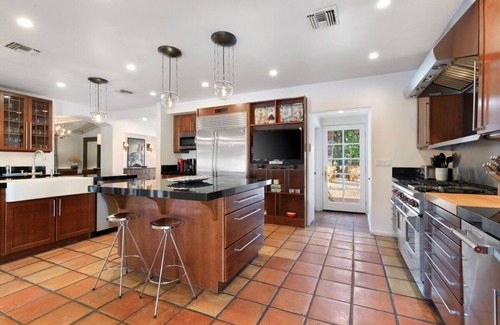 El Mirador House | Book Today for a Fall Getaway! Chic Downtown Home with Private Pool and Hot Tub!