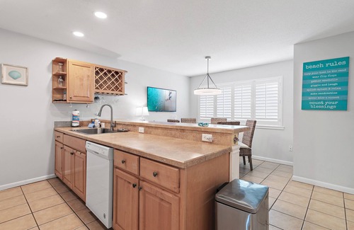 Miramar Beach House | BOOK YOUR BEACH VACATION NOW! BEACH SERVICE INCLUDED WITH ALL BOOKINGS
