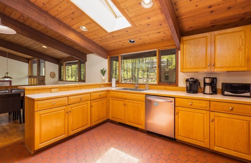 Wintergreen Cabin | Book your summer and Memorial Day. Home with New Hot Tub at Wintergreen Resort