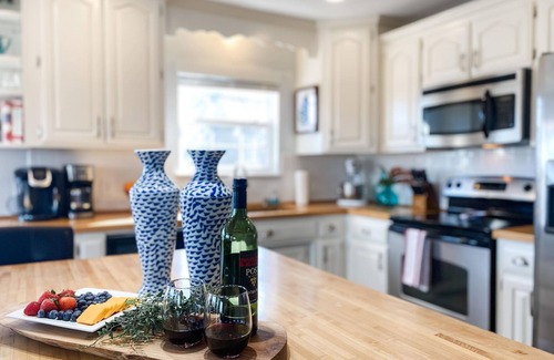 Beaver Shores House | Booking Fall NOW+Lovely Beaver Lake Views+Hot Tub