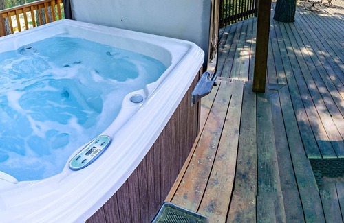Ashland Cabin | BookStayHop -#44 Cabin on Hyatt Prairie Rd. Hot Tub and Gorgeous Mountain Views.