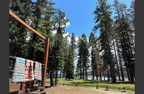 Ashland Cabin | BookStayHop -#51 Cabin on Hyatt Prairie Rd. Hot Tub w/Beautiful Mountain Views!