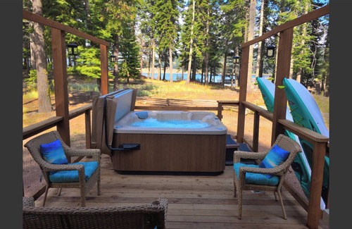 Ashland Cabin | BookStayHop -#51 Cabin on Hyatt Prairie Rd. Hot Tub w/Beautiful Mountain Views!