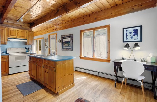 Ocean Point House | Boothbay Birch Cottage, near Botanical Gardens