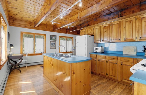 Ocean Point House | Boothbay Birch Cottage, near Botanical Gardens