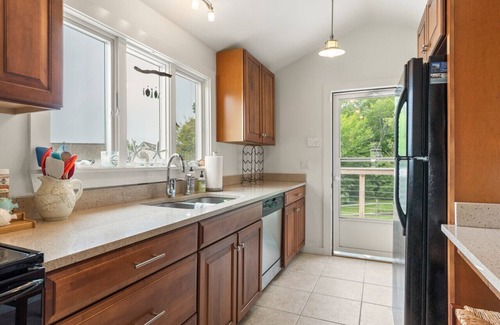Boothbay Harbor Cottage | Boothbay Harbor Cottage Overlooking Mill Cove