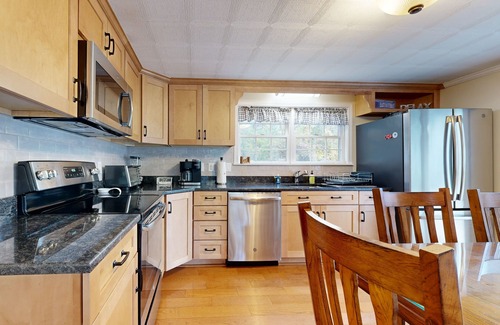East Boothbay House | Boothbay Harbor Home with Water Views | Near Dining & Whale Watching