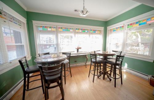 Lake View East Apartment | Bootlegger House Sleeps 10-20 Free TV & Parking