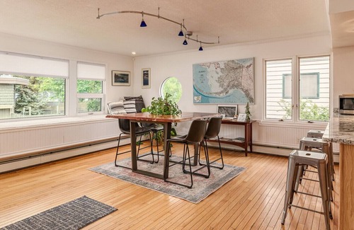 South Addition Condo | Bootleggers Condo · 2 Bedroom Modern Condo in Heart of Downtown
