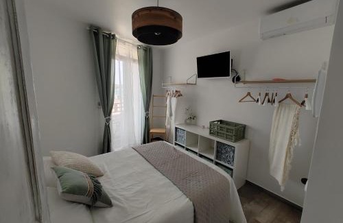 Les Sablettes Apartment | bord de mer "L'ONADA" Sablettes Saint Elme Saint Mandrier