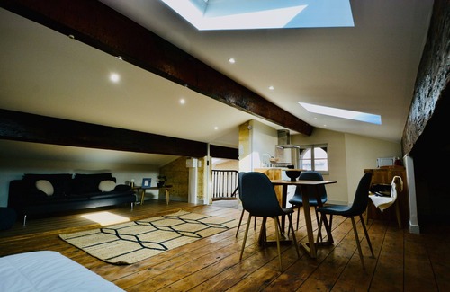 Hotel de Ville - Quinconces Apartment | Bordeaux stone and period flooring