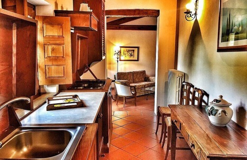 Bucine House | Borgo Bello F: A romantic and welcoming apartment in the characteristic style of the Tuscan countryside.