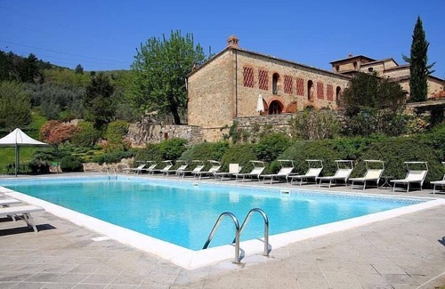 Bucine House | Borgo Bello L: A characteristic and welcoming apartment in the characteristic style of the Tuscan countryside.