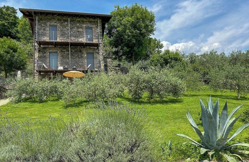 Colico Apartment | Borgo Erbiola Viola Rustico Holiday Apartment with Pool