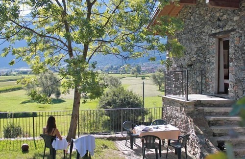 Colico Apartment | Borgo Erbiola Viola Rustico Holiday Apartment with Pool