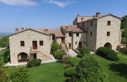 Sarteano Ski Chalet | Borgo Fastelli - Susino Chalet in historical Borgo in Val d'Orcia