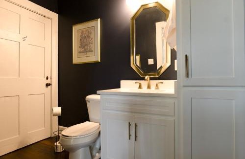 Natchez House | Borum House - 3 Bed, 2 & Half Bath, Full Kitchen, Heart of Downtown Natchez