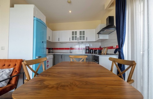Galata Apartment | Bosphorus View with 3 Large Bedrooms with WiFi, AC, Elevator