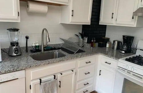 Ward Two Condo | Boston 2bd King Bed near Harvard, MIT, subway near Boston. On-site free Parking