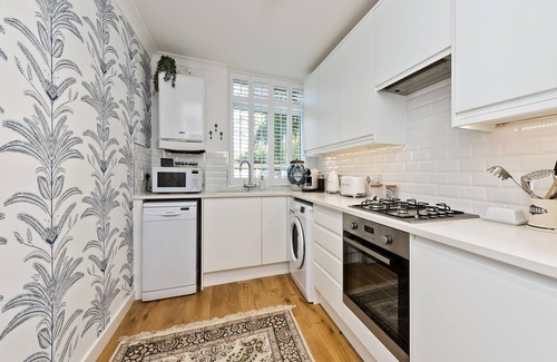Kew Apartment | Botanical Bliss