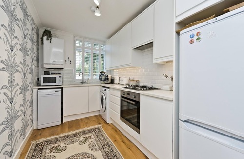 Kew Apartment | Botanical Bliss
