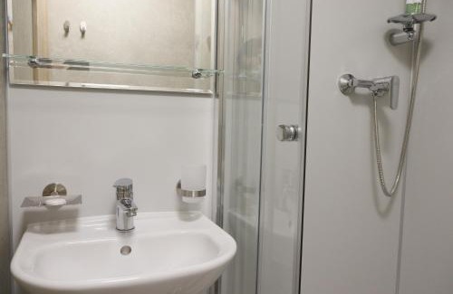 Podoli Boat Rental | Botel Racek