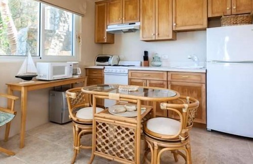 Dawn Beach Estates Villa | Bougainvillea (3/6 Rooms)