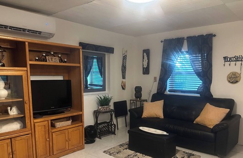 Goulds Cottage | Bougainvillea Cottage Unit A