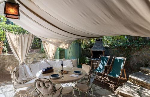 Marina di Castagneto Carducci Villa | Bougainvillea