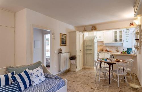 Marina di Castagneto Carducci Villa | Bougainvillea
