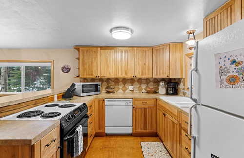 McCall House | Boujee Bear - Cozy family retreat w/large driveway
