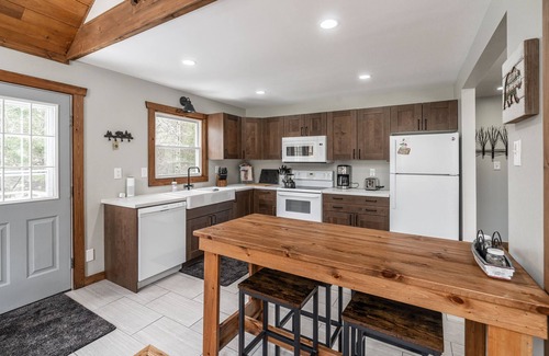 Lake Harmony Estates House | Boulder View Lodge - Very Private 4BR/2BA Family Mountain Retreat 10 beds! AC/WD