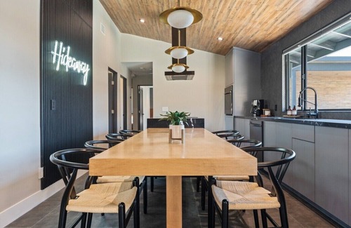 Joshua Tree House | Boulders-PoolSpa-MiniGolf