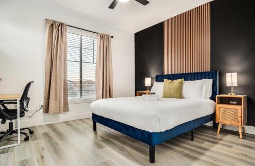 Glendale Sports and Entertainment District Apartment | Boulevard Stays 2BR by Stadium Pool Parking Gym 05