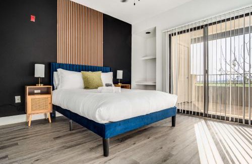 Glendale Sports and Entertainment District Apartment | Boulevard Stays 2BR by Stadium Pool Parking Gym 06