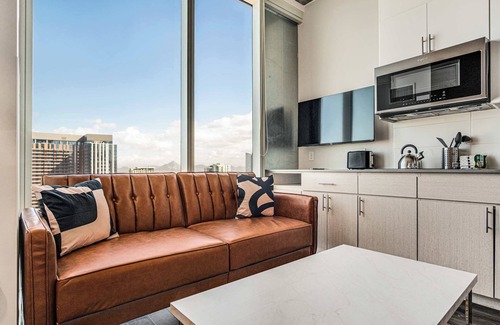 Downtown Phoenix Apartment | Boulevard Stays Highrise STU Sky Pool, Parking, Gym 25