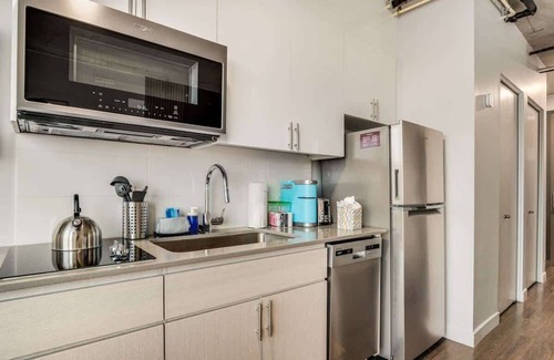 Downtown Phoenix Apartment | Boulevard Stays Highrise STU Sky Pool, Parking, Gym 26