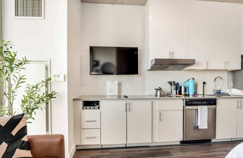 Downtown Phoenix Apartment | Boulevard Stays Highrise STU Sky Pool, Parking, Gym 29