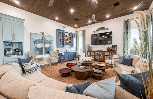 Grand Isle House | Bourbon Bay - Beachfront with Private Pool