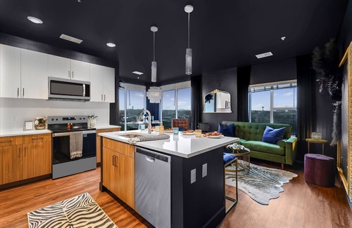 Eighth Avenue Condo | Bourbon & Bubbles, Downtown 3BR/3BA, Walkable, Rooftop Infinity Pool, 24/7Gym