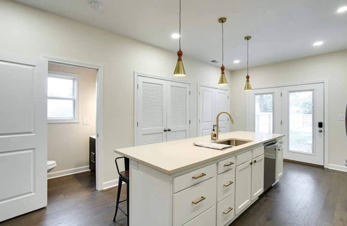 Smoketown Jackson House | Bourbon Trail-Chefs Kitchen-Fenced Yard-Parking