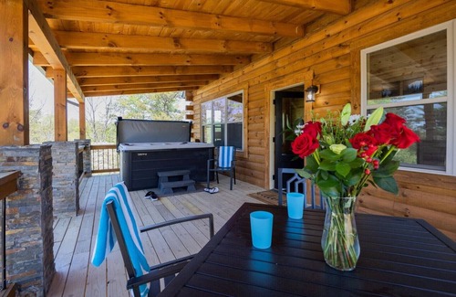 Logan Cabin | Bourbon Trail Lodge by The Inn & Spa at Cedar Falls