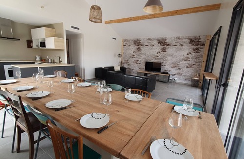 Hourtin Villa | Bourg d'Hourtin, new house with pool and garden near the lake.