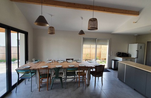 Hourtin Villa | Bourg d'Hourtin, new house with pool and garden near the lake.