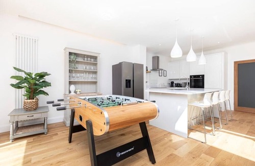 Bournemouth House | BOURNECOAST: 4 BEDROOM BUNGALOW WITH LARGE GARDEN - NEAR BEACHES - WIFI - HB6339