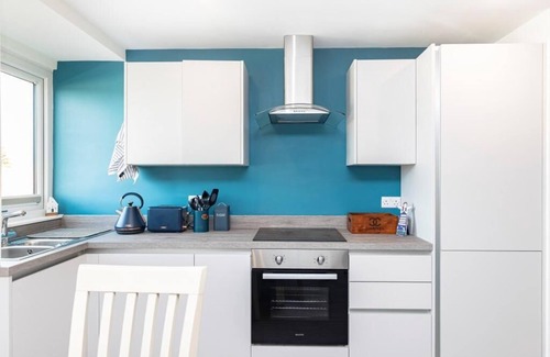 Boscombe Apartment | BOURNECOAST: MODERN APARTMENT VERY CLOSE TO SANDY BEACHES WITH WIFI - FM8496