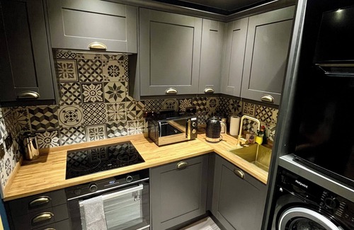 Old Town Apartment | Boutique Castle View 3 Bed, 2 Bath Apartmentnn​