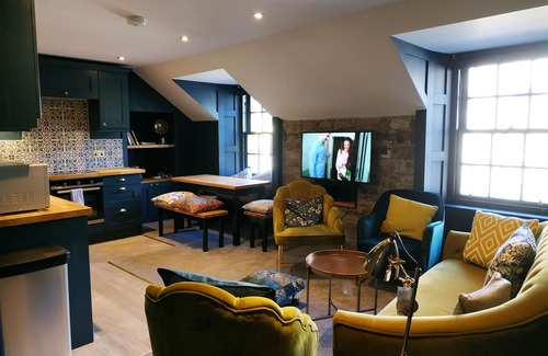 Old Town Apartment | Boutique Castle View 3 Bed, 2 Bath Apartmentnn​