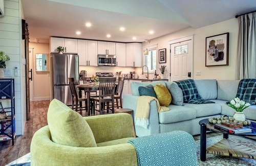Tobyhanna House | Boutique Home: Tranquil Lake. Hot Tub. Fire Pit. Community Pool. Golf Course